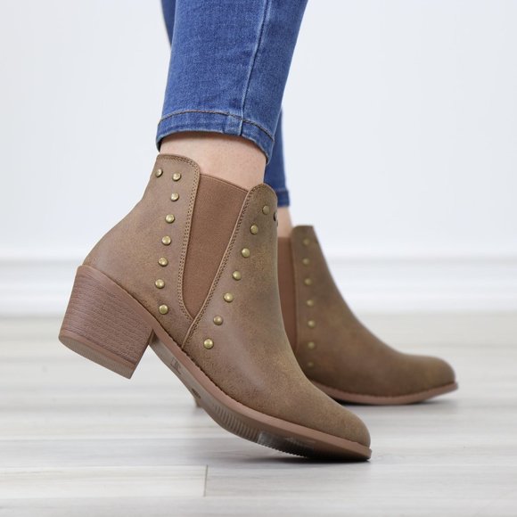 Chelsea Pointed Toe Low Heel Ankle Boots Metal Studs Tan Synthetic Leather - Picture 4 of 12